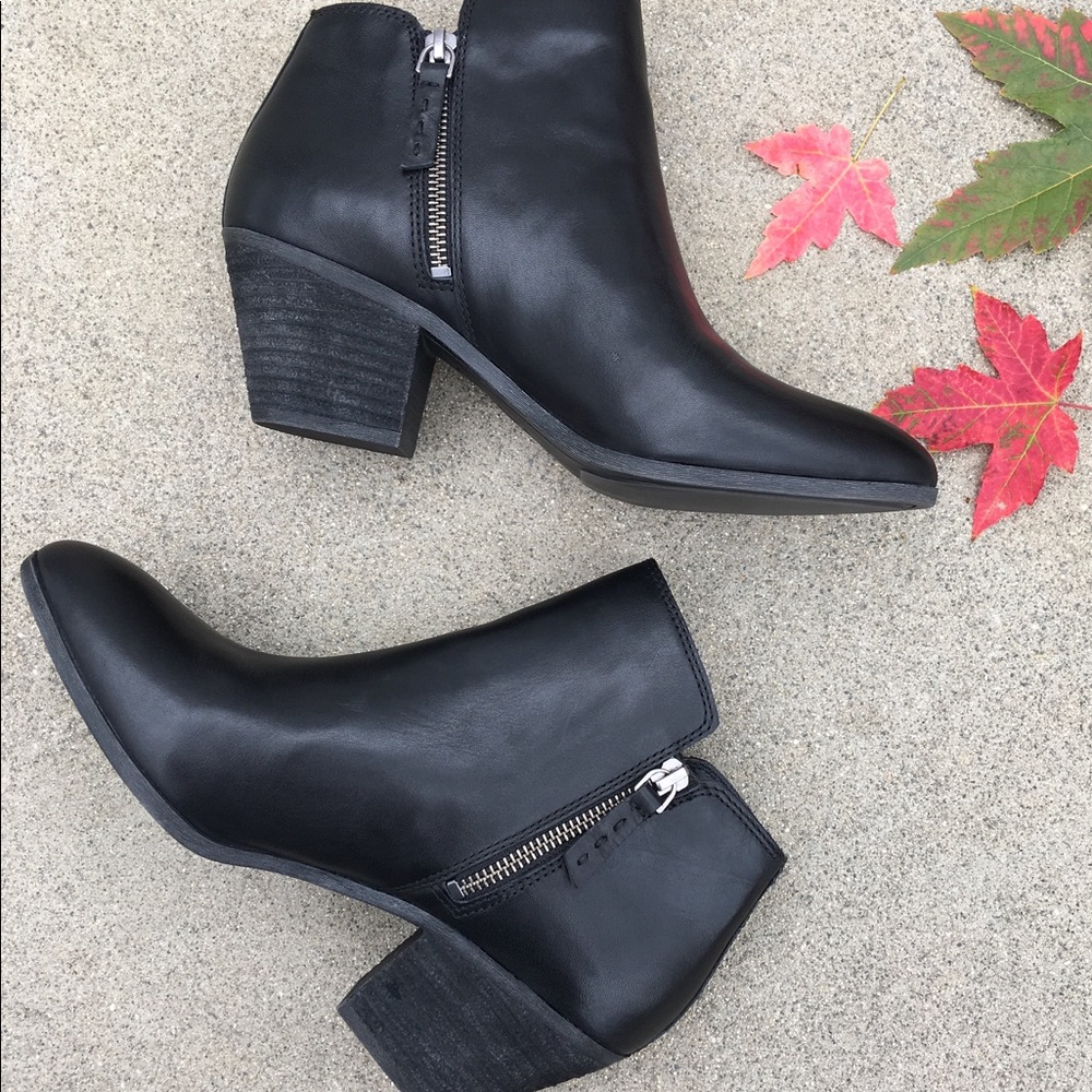 Sz 8 FRYE Judith black leather zip ankle bootie - Picture 7 of 8